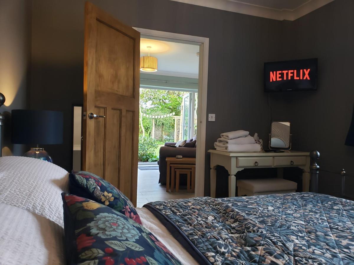 Luxury Self Catering With Cosy Cabin & Sauna In Colchester Zewnętrze zdjęcie