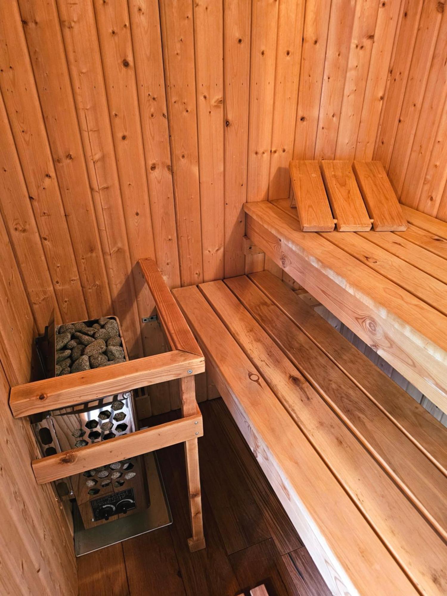 Luxury Self Catering With Cosy Cabin & Sauna In Colchester Zewnętrze zdjęcie